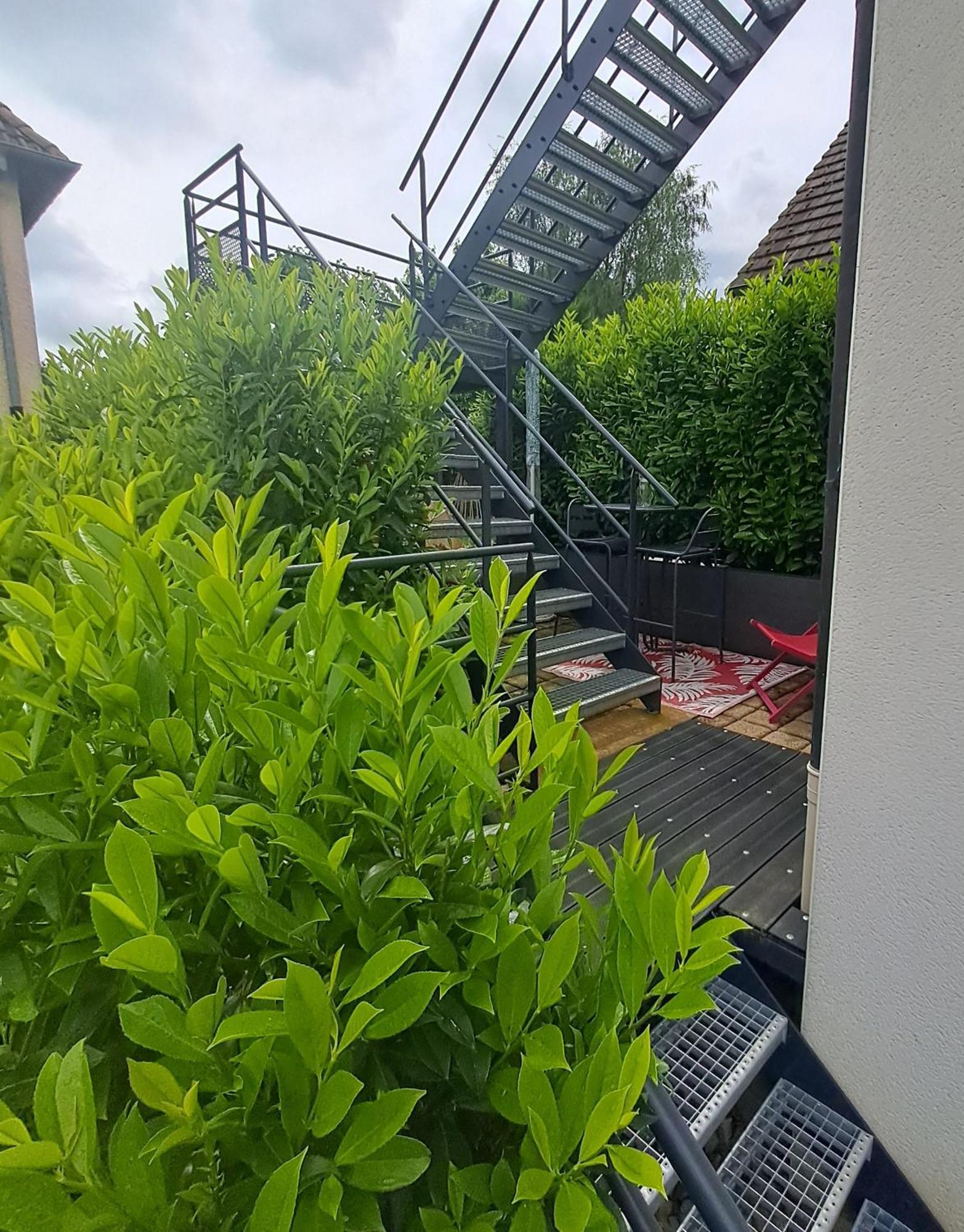Studio Cosy Spacieux Lumineux Avec Terrasse Vezelois Exterior photo